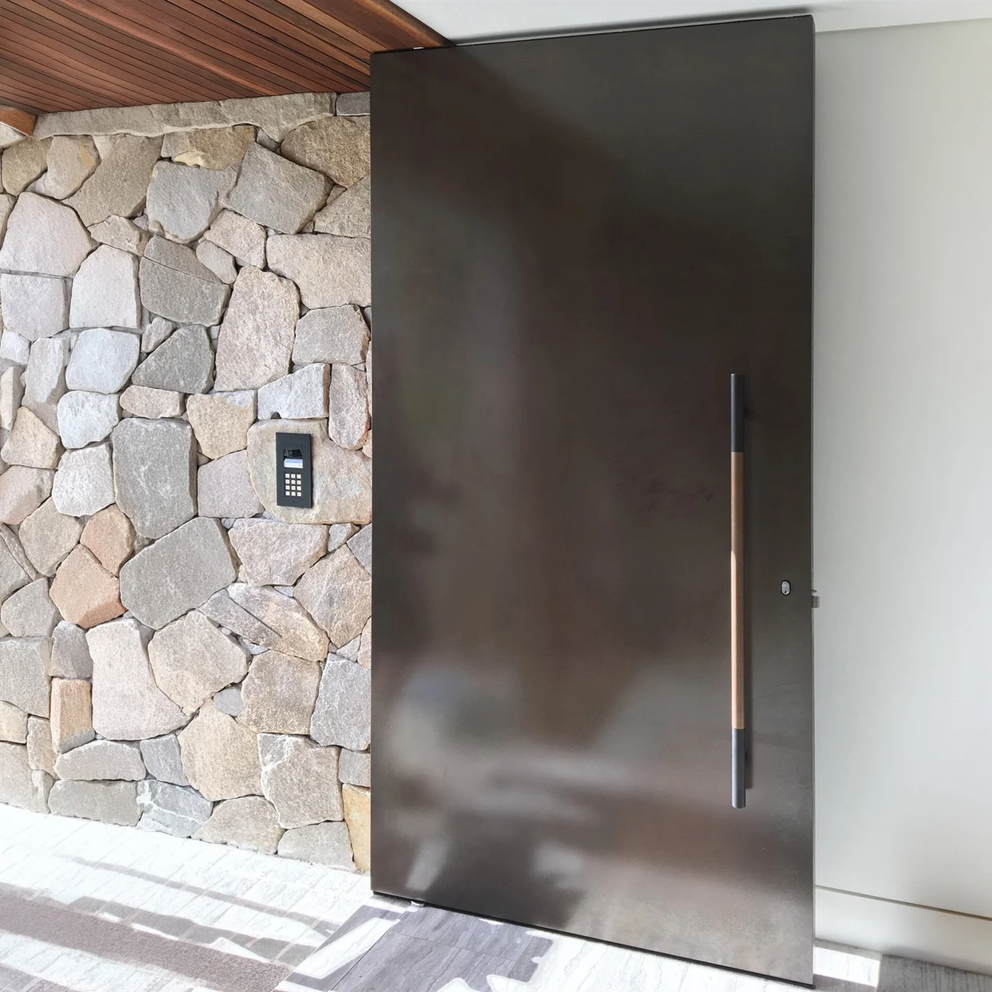 Classic-style pivot door design reference 0061 from the AsvntDoor design library
