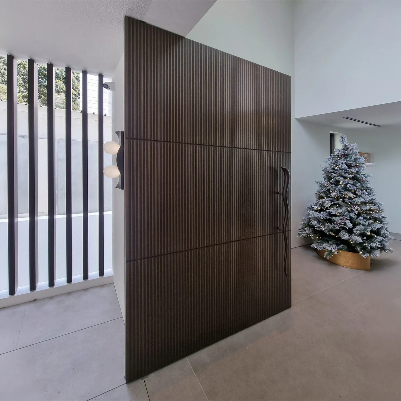 Classic-style pivot door design reference 0108 from the AsvntDoor design library