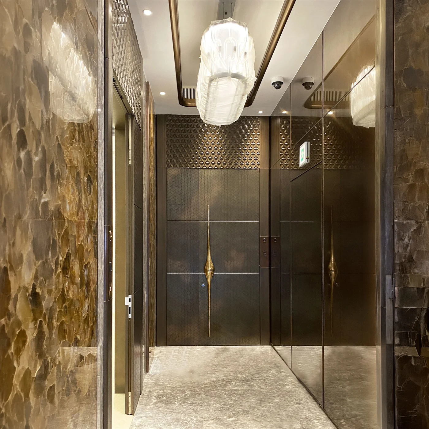 Classic-style pivot door design reference 0119 from the AsvntDoor design library
