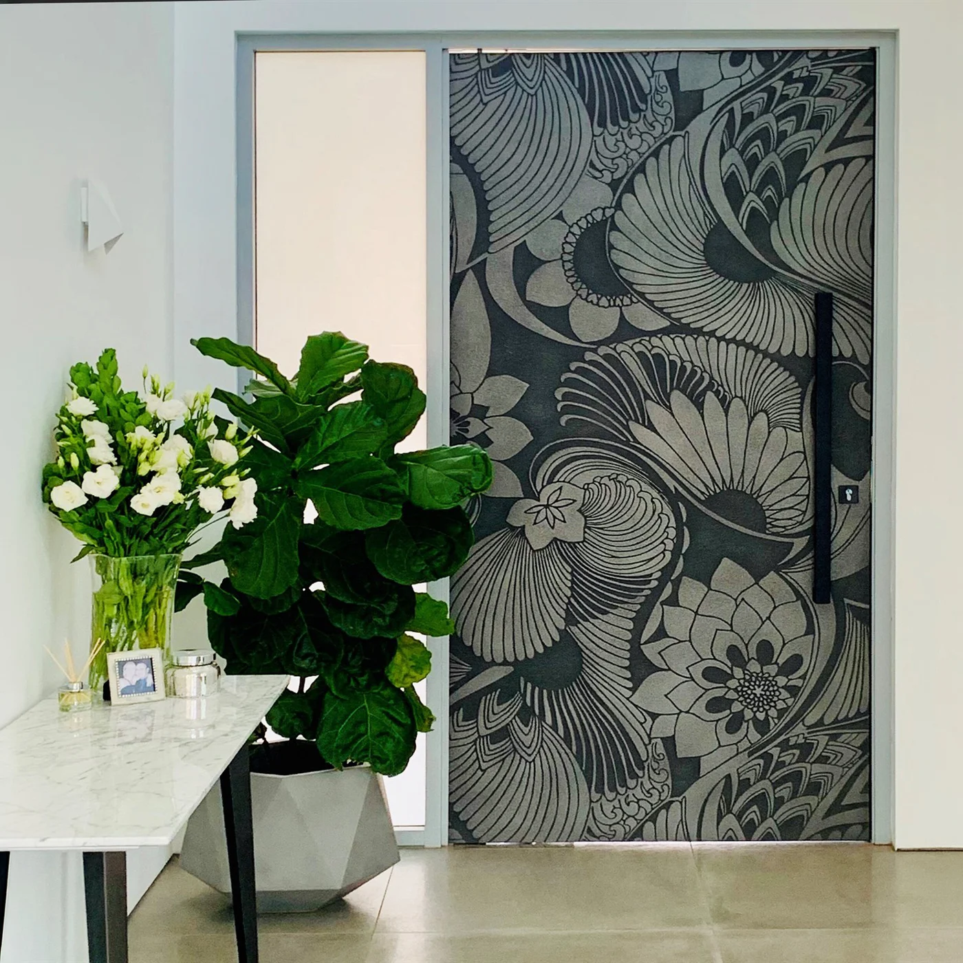 Patterned pivot door design reference 0162 from the AsvntDoor design library