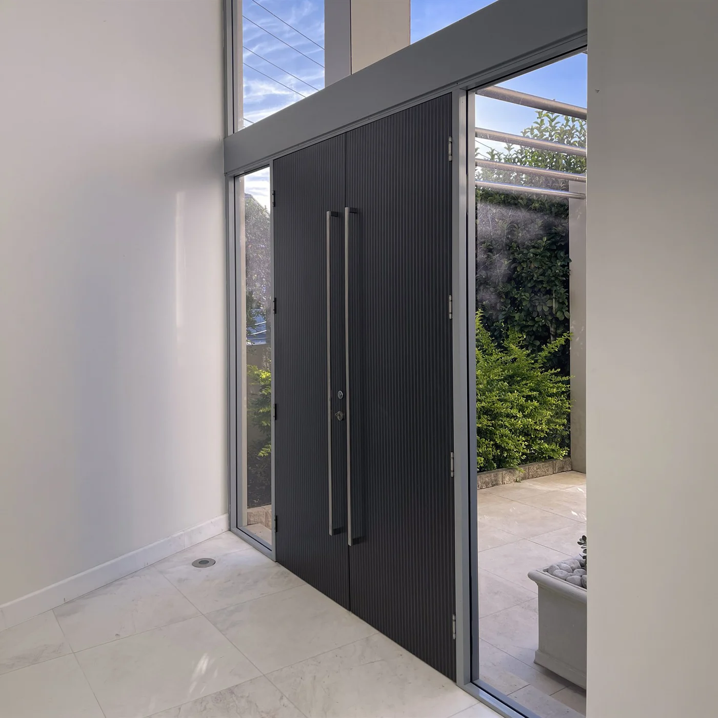 Solid-colour pivot door design reference 0149 from the AsvntDoor design library