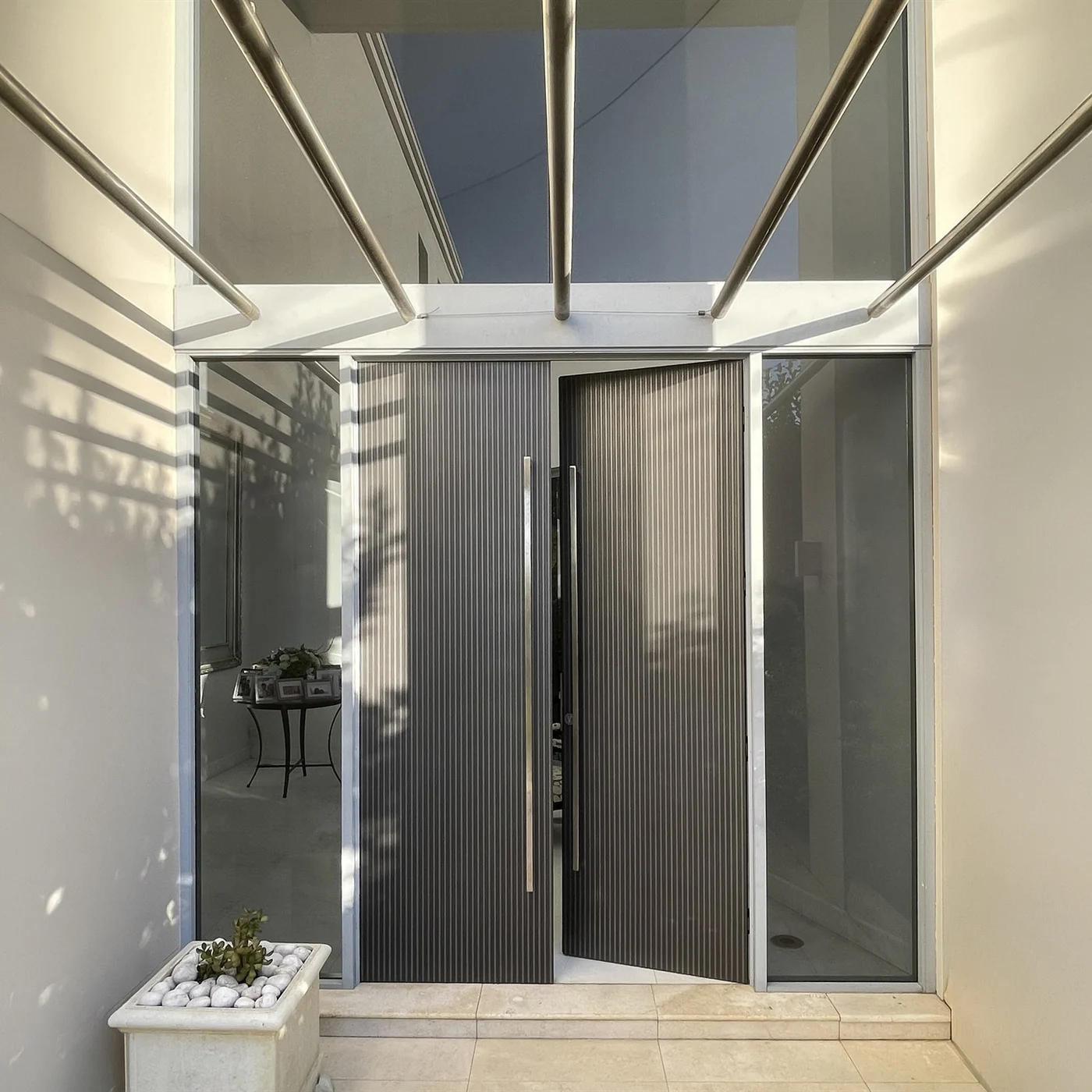Solid-colour pivot door design reference 0150 from the AsvntDoor design library