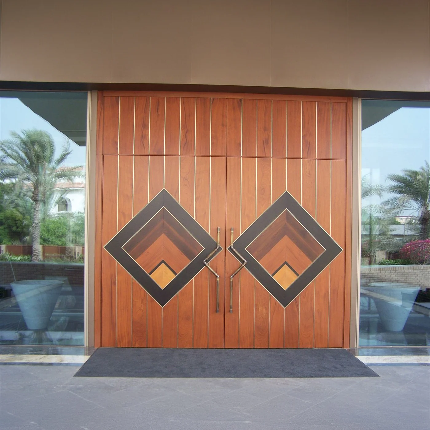 Wood-grain pivot door design reference 0068 from the AsvntDoor design library
