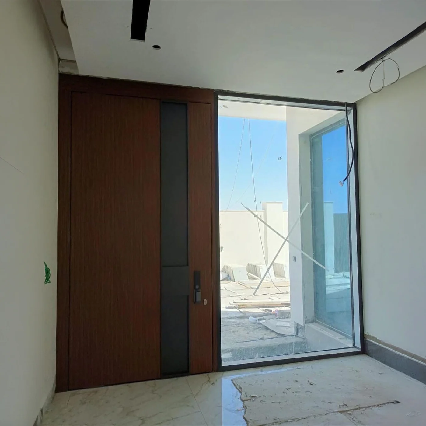 Wood-grain pivot door design reference 0095 from the AsvntDoor design library