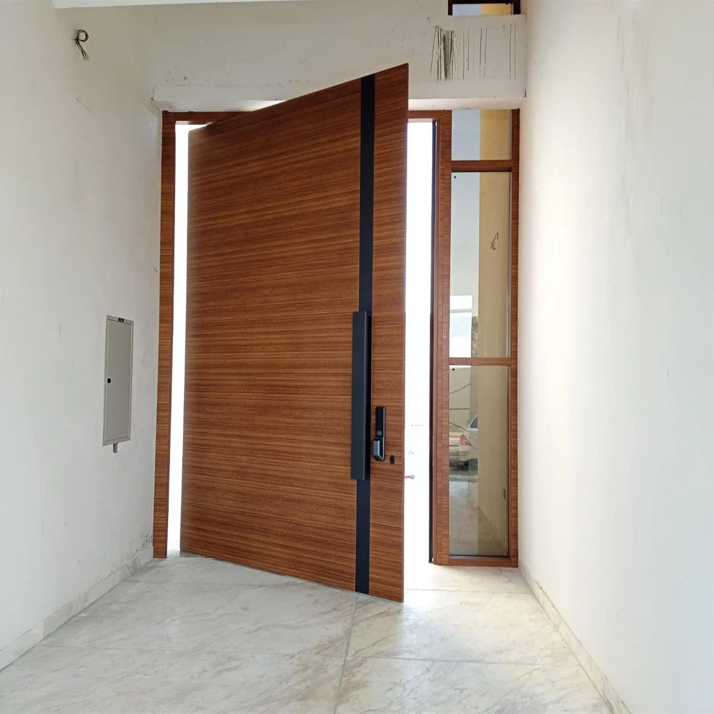 Wood-grain pivot door design reference 0110 from the AsvntDoor design library