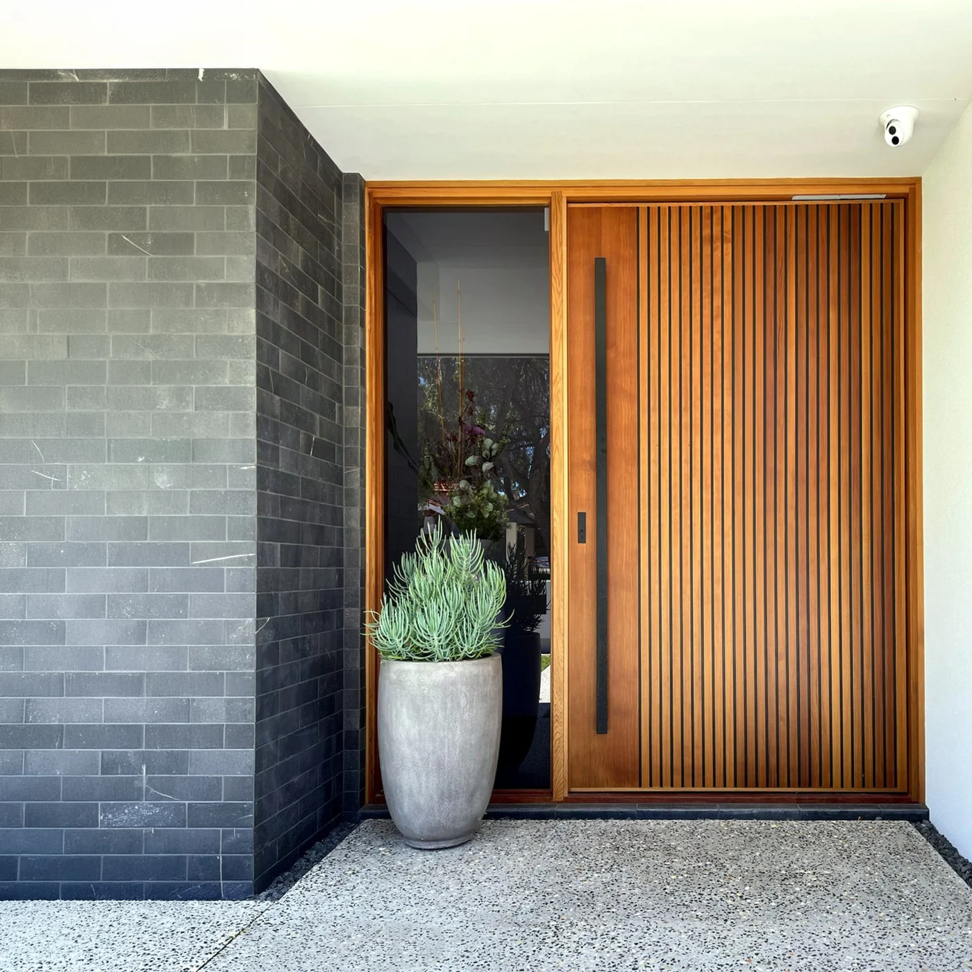 Wood-grain pivot door design reference 0143 from the AsvntDoor design library
